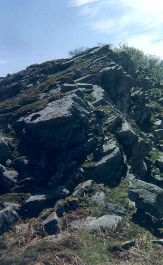 Arista para llegar a la cima de Albako Harria